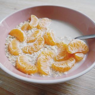 Flocons d'avoine et lait de riz au #petitdejeuner ce #matin 😁😜
#vegan #morning #breakfast #cocooning #veganfoodshare #veganfoodporn #yummy #crueltyfree #animalrights #vegetarien #veggie #vegetarian #winter #blog