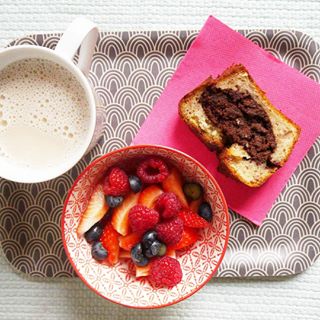 Hier midi j'ai accueilli Christèle, Noélie, Suzon et Anne-Laure a un cours de cuisine vegan spécial brunch 😍😁 et c'était trooop chouette !
On s'est goinfrées de #gaufres #milkshake #salade de quinoa trop jolie #cake marbré à la banane #chailatte et #bruschetta 🐰🌸🌱🍓 #vegan #blog #cuisine #coursdecuisine #veganfoodshare #recipe #veganfoodporn #healthyeating #crueltyfree #veggie #animalrights #whatveganseat #vegansofig