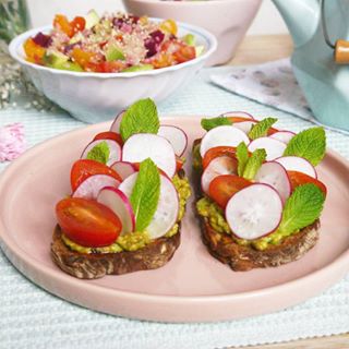 Les p'tites recettes mignonnes pour un brunch estival, ce sera très bientôt.... 😁🌱🍅🌞
#vegan #recette #blog #magazine #tartine #brunch #summer #veganfoodshare #crueltyfree #animalrights #veggie #vegetarien #whatveganseat #veganfoodporn #avocado #vegetarian #vegansofig #cuisine #recipies